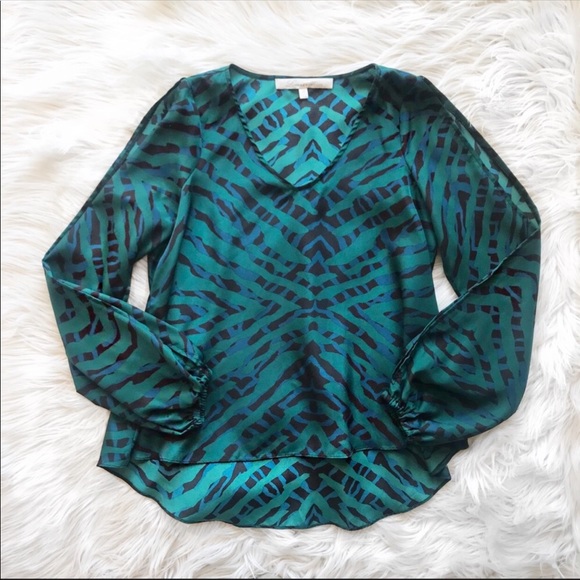 Lovers + Friends Tops - Lovers+Friends Green Animal Print  Blouse j371